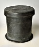 Pegasus – Kunst 
- Antik - 
Design 
presents: 
Round 
pewter tobacco 
tin, 18th 
century 
Denmark.