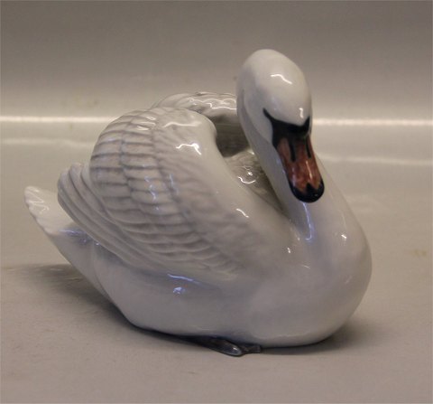 0359 RC Swan male 11.5 x 16 cm Allan Therkelsen 1995 Royal Copenhagen bird 
figurine
