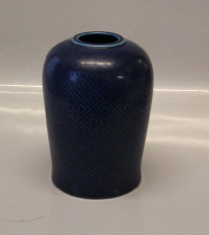 Aluminia kunstfajance 2634 Marselis Mørkeblå Vase, med små firkanter 18 x 12 cm 
Nils Thorson, 1953