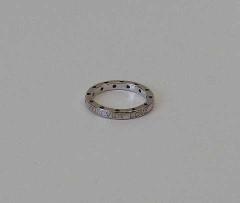Ole Lynggaard, Charlotte Lynggaard design "Forever Love" ring i 18kt hvidguld med 8 brillanter