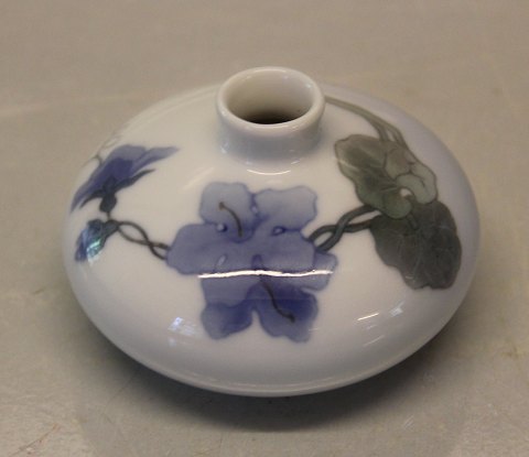 Royal Copenhagen 765-182 RC Art Nouveau vase with blue flower 6 x 9 cm