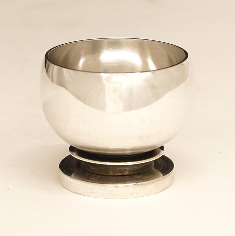 Harald Nielsen for Georg Jensen: Pyramide 
æggebæger. #585. H: 3,8cm