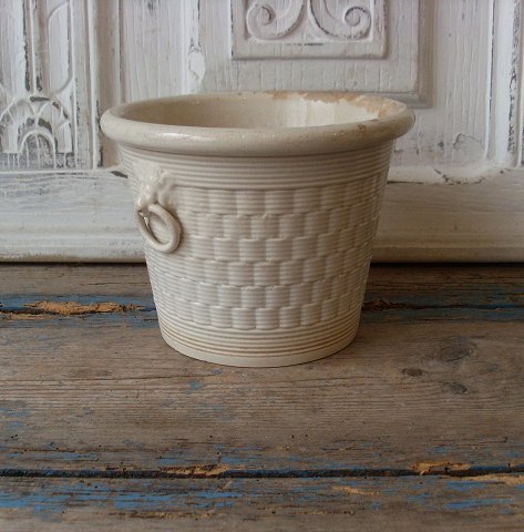 Engelsk creamwareurtepotte med løve hoveder