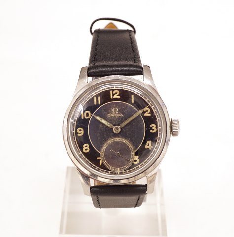 Omega Suverän, steel. Circa 1943. Ref. 2400-1. D: 
35mm. Sold on the Swedish market