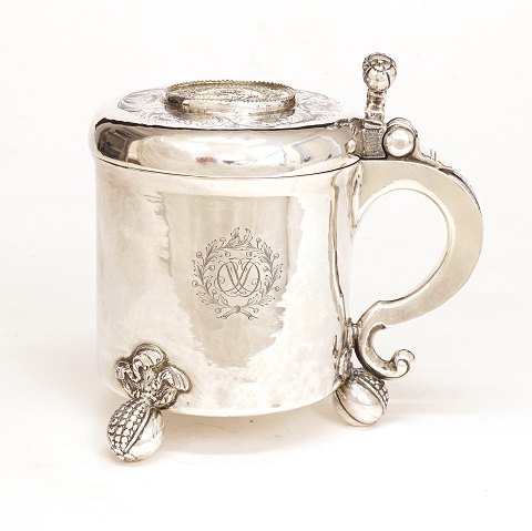 Barock Deckelhumpen aus Silber. Meister: Simon 
Matthiesen, Odense, 1651-97. Aus der Sammlung von 
Ole Olsen und auf seiner Auktion 1953 verkauft. H: 
15,5cm. G: 660gr