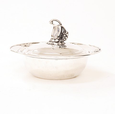 Georg Jensen silberbowl. Period 1915-27. #228B. H: 
11cm. D: 19,2cm. W: 446gr