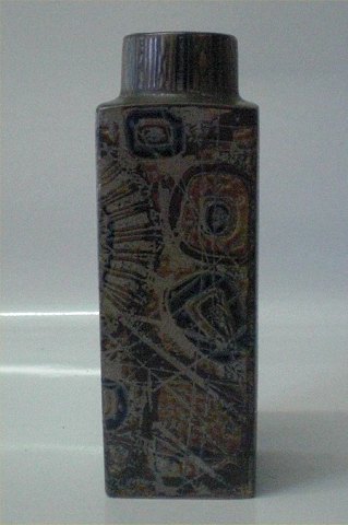 Aluminia Baca kunstfajance 870-3259 Brun Firkantet Vase 22,5 cm Nils Thorsson 
Baca 1963