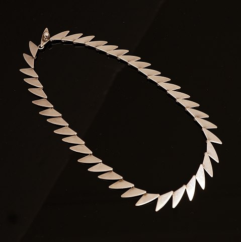 Bent Knudsen, Denmark: Necklace, Sterlingsilver. 
L: 39cm. W: 32gr