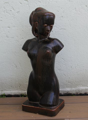 Kæmpe Kongelig Dansk Stentøj Kvindetorso
21095 Kgl. "Karina"  ca 80 cm, JH,  juli 1951 nr 3 af 5 Begrænset oplag