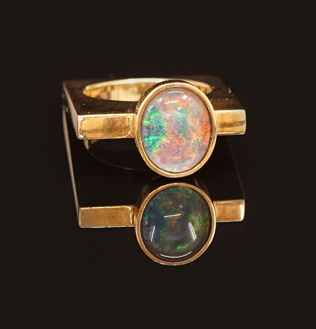 E. G. Micheelsen, Sønderborg, Denmark: Ring in 
14kt gold with opal. Ringsize: 49