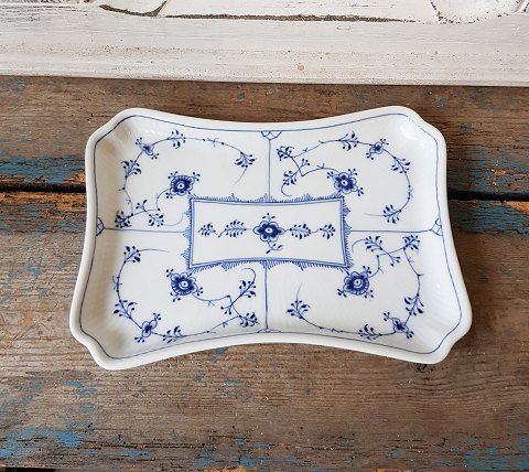 Royal Copenhagen Musselmalet riflet bakke no. 269