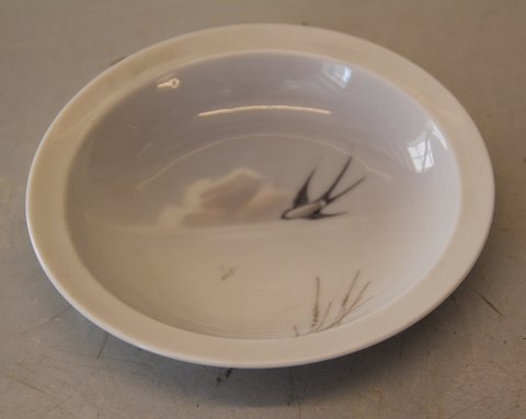 Royal Copenhagen 2671-9777 Round Tray with swallow in flight 12.5 cm
