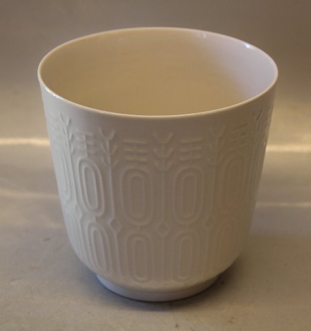 Royal Copenhagen  4133 RC White Flowerpot with relief 14 x 14.5 cm Blanc de 
Chine Thorkild Olsen
