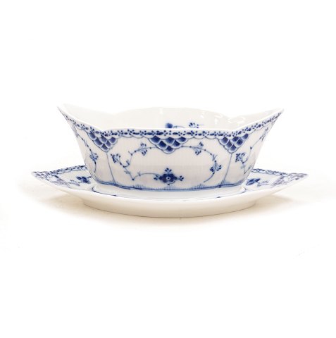 Royal Copenhagen: A blue fluted half lace 
sauceboat. #1/587. L: 26cm