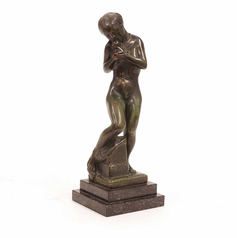 Kai Nielsen, 1882-1924: Skulptur af patineret  
bronze på marmorsokkel. Signeret. H: 34cm