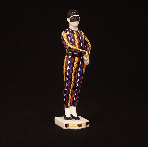 Royal Copenhagen / Alumina: Figur af fajance i 
form af Harlekin. H: 22cm