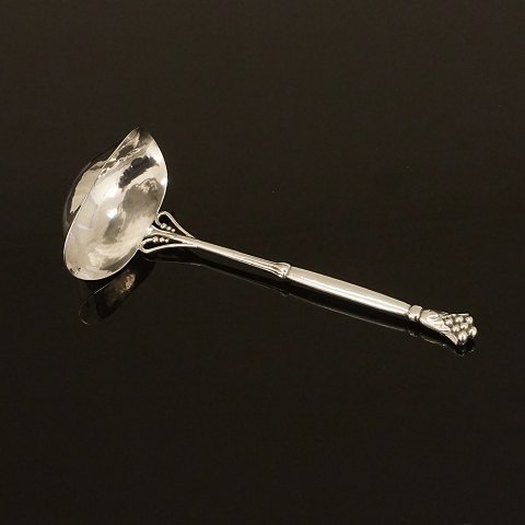 Georg Jensen sauceske i sølv. Dateret år 1925. L: 
19,5cm