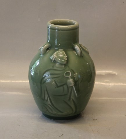 Celadon Glasseret Kongelig Dansk Stentøj 2966 Krukke med motiver: Petrus Gloria 
in Excelsis Deo 21 cm, Jais Nielsen
