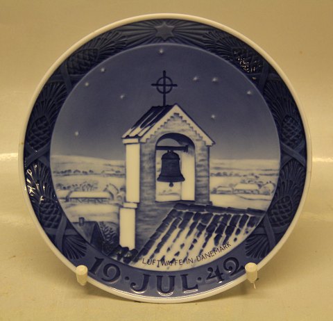 Royal Copenhagen Christmas Plate 1942 Luftwaffe in Dänemark