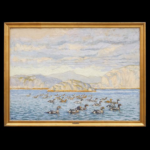 Johannes Larsen maleri. Johannes Larsen, 
1867-1961, olie på lærred. Kongeedderfugle ud for 
Grønlands kyst. Signeret med monogram og dateret 
1926. Lysmål: 93x130cm. Med ramme: 104x141cm