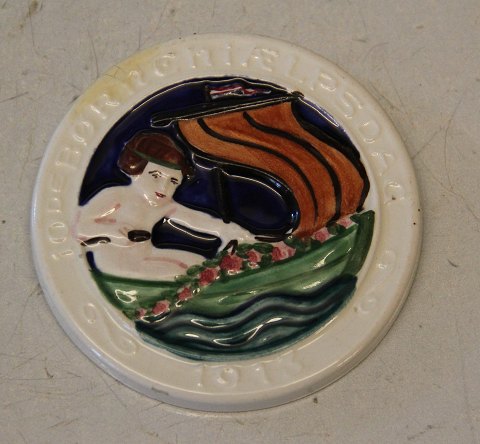 1913 Boy in a boat  Rasmus Harboe 948-754 8.7 cm Aluminia Royal Copenhagen 
faience Children Days plates