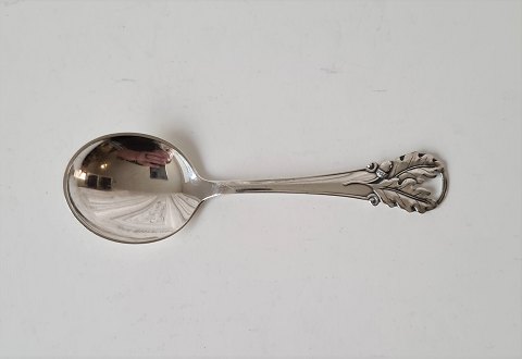 Cohr jam spoon in silver decorated with oak leaves