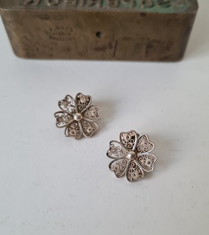 Filigree flowers ear clips in silver
