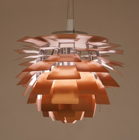 PH koglen i kobber Ø60. Poul Henningsen pendel, 
Artichoke eller Koglen i kobber. Fremstillet af 
Louis Poulsen
Designet 1957-59 til Langeliniepavillonen. D: 
60cm