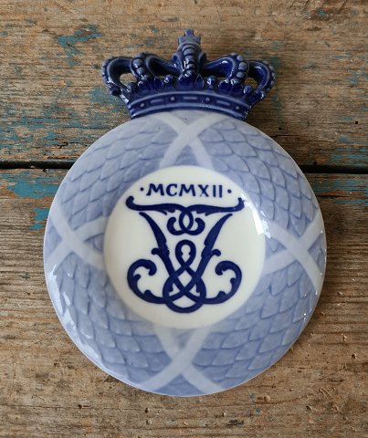 Royal Copenhagen Memorial plate from 1912 - Frederik VIII.s memorial plate - Crowned wreath with mirror monogram