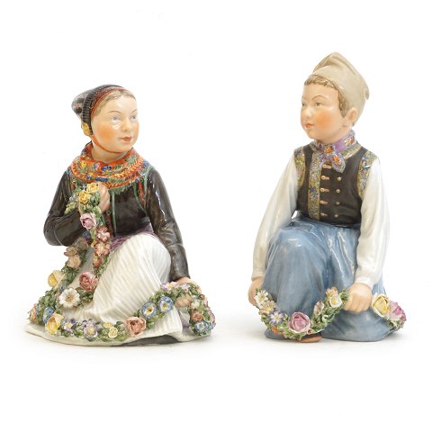 Two figures by Carl Martin Hansen for Royal 
Copenhagen. #12412 & 12414. H: 13,2&14,7cm.