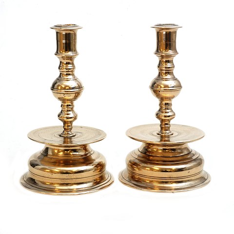 Pair of Baroque candlesticks circa 1750. H: 22,7cm