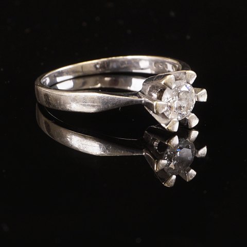 Brillantring aus 14kt Weissgold. Grösse ca. 0,5ct. 
Qualität W/P1. Ringgr. 57