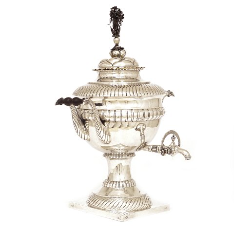 Large Empire silver water machine. Copenhagen 
1822. H: 42cm. W: 1.544gr