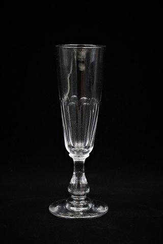 Klassisk , gammelt fransk mundblæst champagne fløjte i krystalglas...
(1 stk. haves)
