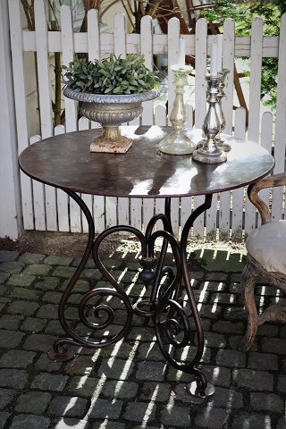 Old French round iron table in polished wrought iron with a really nice patina...