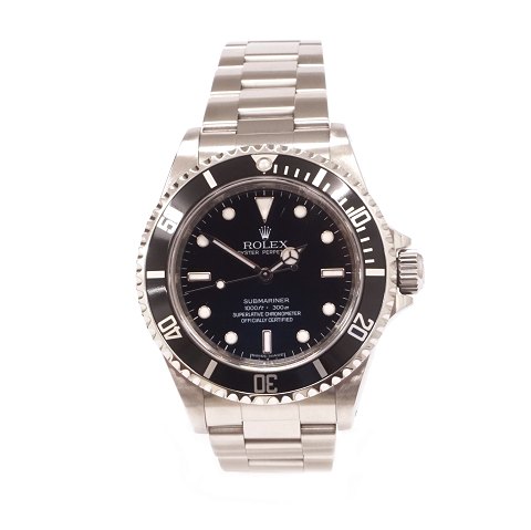 Rolex Submariner ref. 14060M. Solgt første gang 
20.08.2010 af Wempe Hamborg. Serviceret af 
Bucherer februar 2022. Leveres med boks, 
certifikat og øvrigt tilbehør. D: 40mm