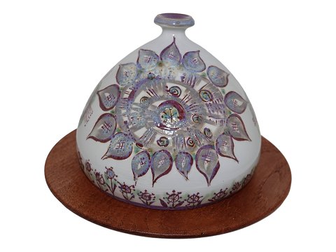 Royal Copenhagen Tenera
Cheese bell on wooden platter
