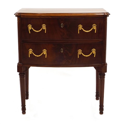 Northgerman Louis XVI mahogany commode circa 
1780-1800. H: 76,5cm. Top: 67x42cm