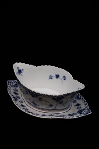 Royal Copenhagen musselmalet helblonde sovseskål på fast underfad.
1.sort.
RC# 1/1105...