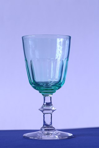 Chr 8. hvidvinsglas urangrøn.
Højde: 12,3 cm.
SOLGT