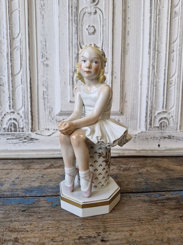 Royal Copenhagen - Juliane Marie figurine in overglaze - Ballet girl no. 4075