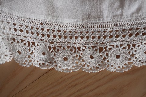 Good old pantalettes with borders made by hand and surprising details
Very beautiful and special
In a good condition