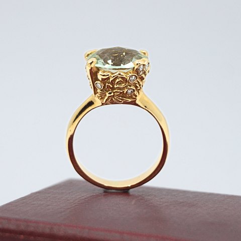 Ring in 14k gold set with a Topaz
