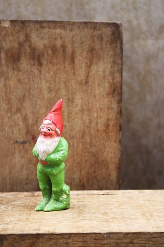 Dekorativ gammel bemalet terrakotta julenisse med fin patina...