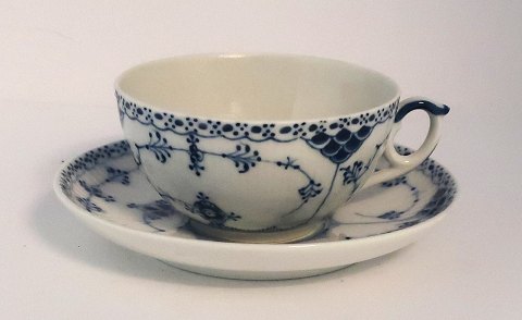 Royal Copenhagen. Blue fluted, half lace. Teacup. Model 656. (1 quality). 
Produced before 1923.