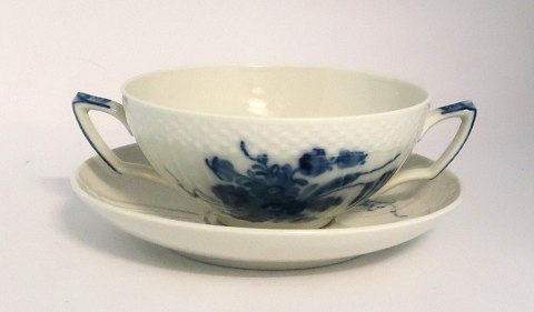 Royal Copenhagen. Blue flower, svejfet. Broth cup. Model 1872. Diameter 13 cm. 
(4 quality)