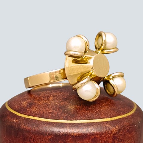 Jens Asby; Ring of 14k gold set with pearls