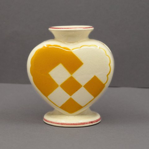 Aluminia; Yellow christmas heart in faience