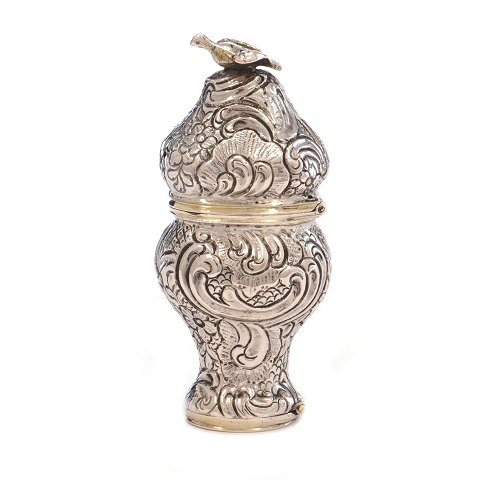 Hovedvandsæg i delvist forgyldt sølv af Christian 
Andersen, Leck, 1797-1831. H: 7,6cm