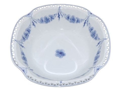 Empire with pierced border
Square bowl 24.5 cm.